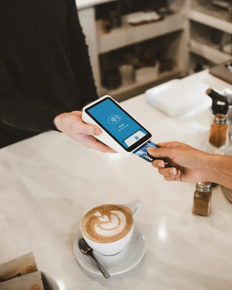 Betaling med mobilen på kafeen