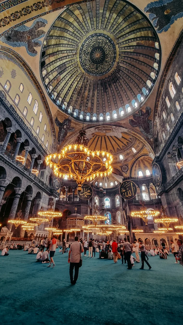 Under kuppelen i Hagia Sofia