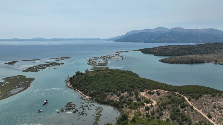 Sandtangen skiller lagunen fra havet